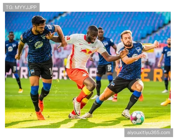 “足球进校园”活动走进柏林，赫塔球员与中小学生进行趣味训练