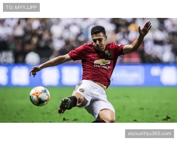 从边锋到翼卫:AC米兰球员莱奥专访,谈其在新角色中的攻防职责变化